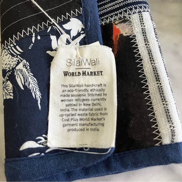 Upcycled Toiletry Bag SilaiWali - Picture 9 of 9